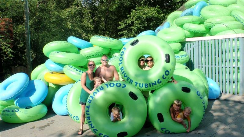 CPI Amusement river tube, close-up of the heavy-duty fabric and double seam